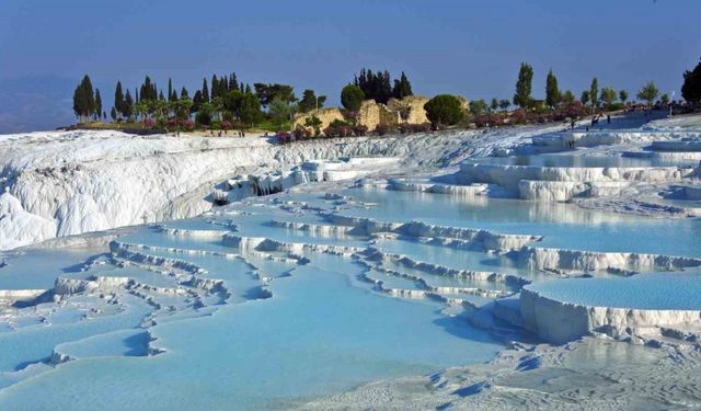 UNESCO Dünya Kültür Mirası Listesinde yer alan Pamukkale tehlikeyle karşı karşıya