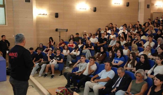 Uşak Üniversitesi öğrencilerine bağımlılıkla mücadeleyi anlattı