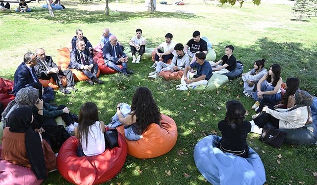 Uşak Üniversitesi yeni kayıt yaptıran öğrencilere kampüsü tanıttı