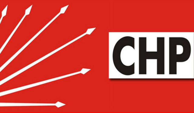 Özgür Özel, CHP’nin 22’nci Olağanüstü Kurultayında 835 geçerli oyla yeniden CHP Genel Başkanı seçildi.