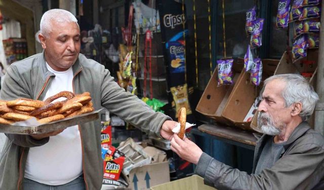 20 yıl simit sattı, 49 yaşında atandı