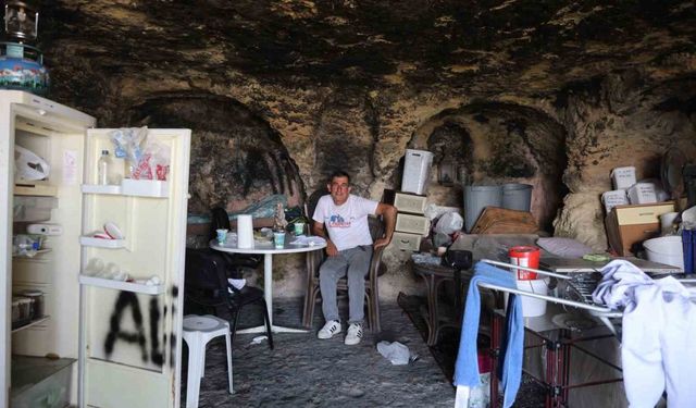 Depremden sonra huzuru mağarada buldu