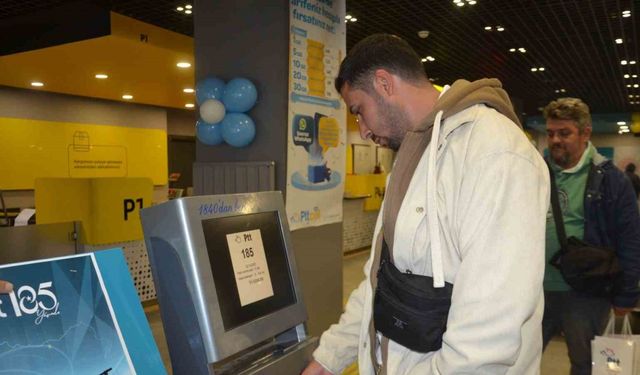 Ehliyetini yenilerken günün şanslı ismi oldu