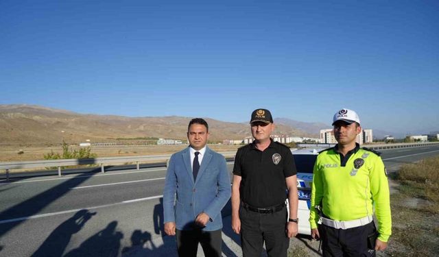 Geçen yıl 30 kişinin öldüğü yola çelik bariyerler çözüm oldu
