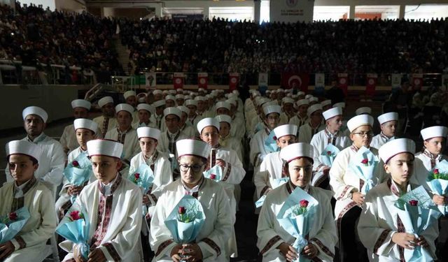 Kur’an’ı ezberleyen 163 öğrenci hafızlık icazetlerini aldı