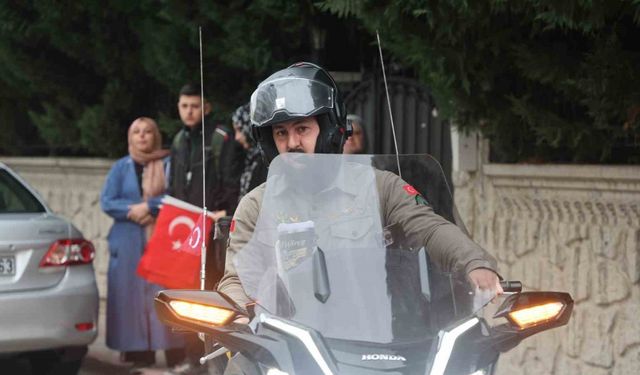 Motosikletle umreye gitmek için yola çıktı