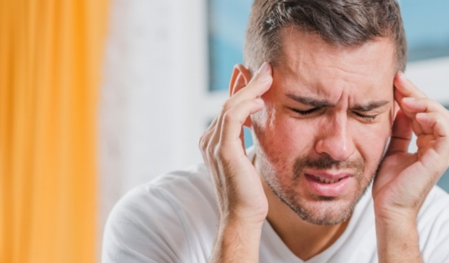 Baş ağrısının sinsi düşmanı: Stres ve kötü duruş