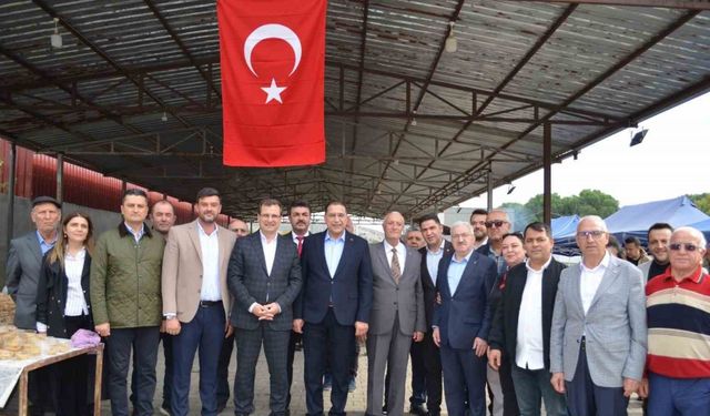 Komşu İlçede Binlerce Kişi Yağmur Duası Etti