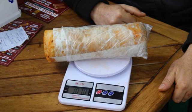 Tavuk dürümü 150 TL’ye satan esnaf taleplere yetişemiyor