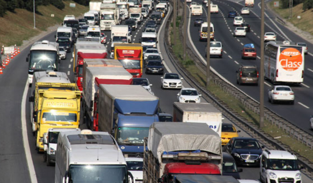 Karayolları Yolculuk Yapacakları Uyardı: Bu Bölgelerde Çalışma Var