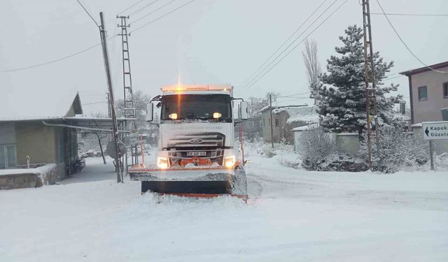 Karla mücadele: 61 mahalle yolu ulaşıma açıldı