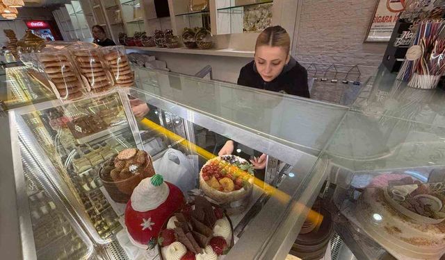 Yılbaşına özel sürpriz 40 pastaya altın gizlediler