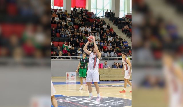 Uşaklıların Yüzü Ne Futbolda Gülüyor Ne Basketbolda