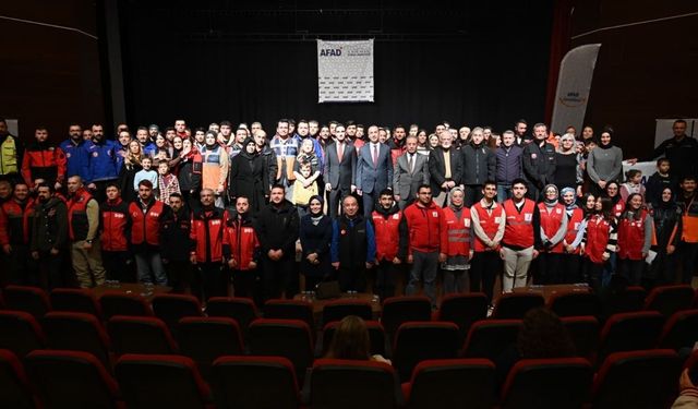 ‘5 Aralık Dünya Gönüllüler Günü’ Uşak’ta Coşkuyla Kutlandı