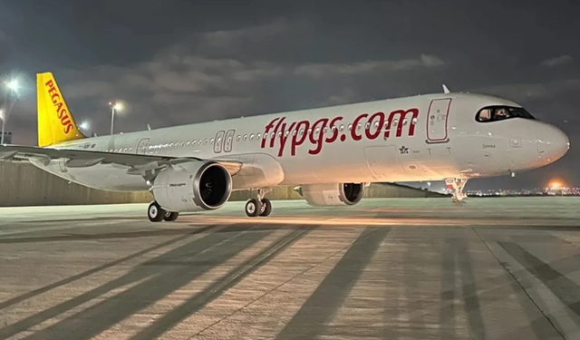 Pegasus Uçağına Kalkışta İki Kez Yıldırım İsabet Etti