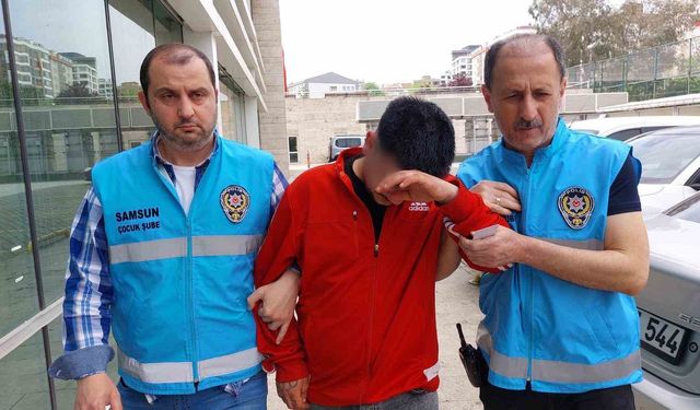 9 suç kaydı bulunan 17 yaşındaki bıçakla saldırganın yargılanmasına başlandı