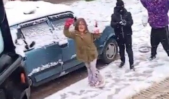 Çocuklar karların temilenmesini engellemeye çalıştı