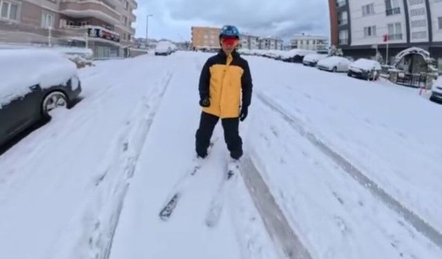 Karın tadını böyle çıkardı: işe kayakla gitti