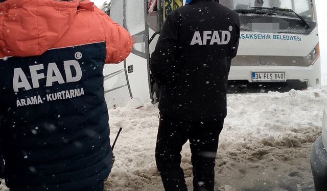 Kontrolden çıkan minibüs devrildi: 22 kişi yaralandı