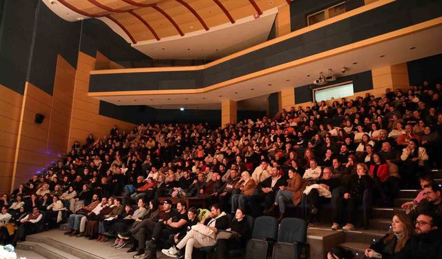 'Ruh Öküzüm' oyunu yoğun ilgi görüyor