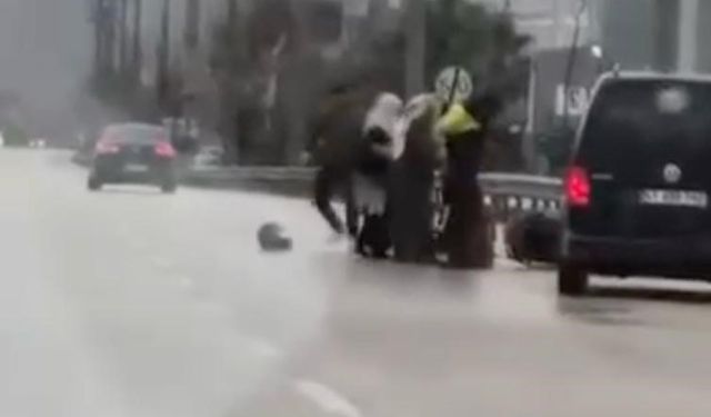 Tartıştığı kuryeyi böyle dövdü