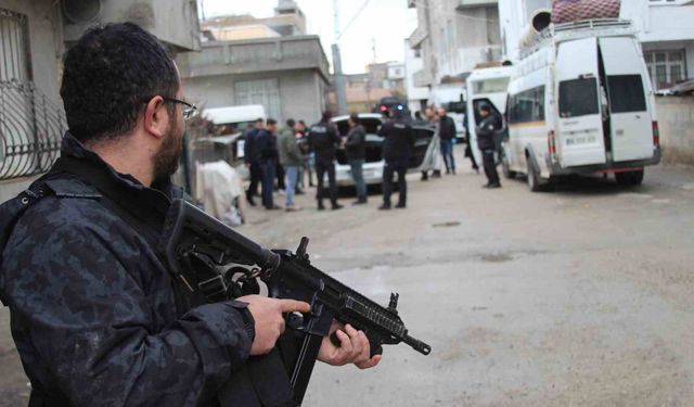 Taşlı, sopalı, s*lahlı kavga çıktı ortalık savaş alanına döndü