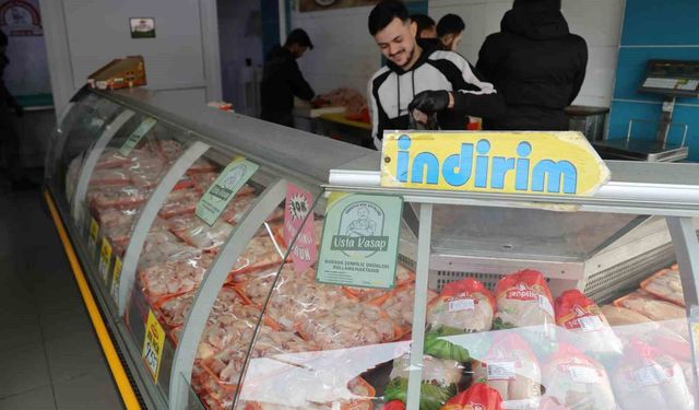 Zehirlenmeler artınca tavuk fiyatları şaşkına döndü
