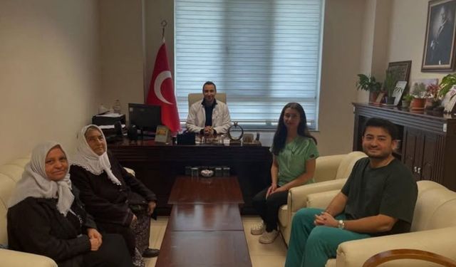 Uşak’ın Eşme ilçesinde 2 hastanın dizine protez takıldı.