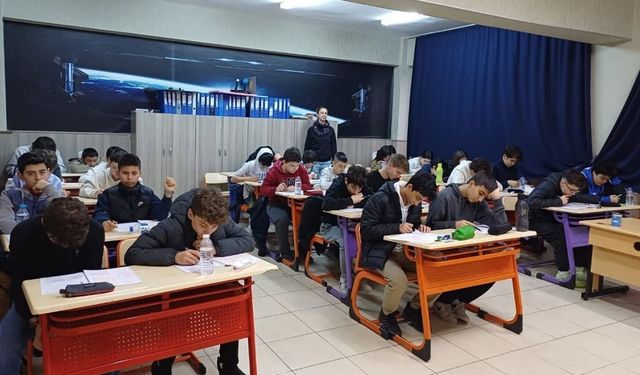 Uşaklı 1000 öğrenci sınava girmeden sınav heyecanı yaşadı