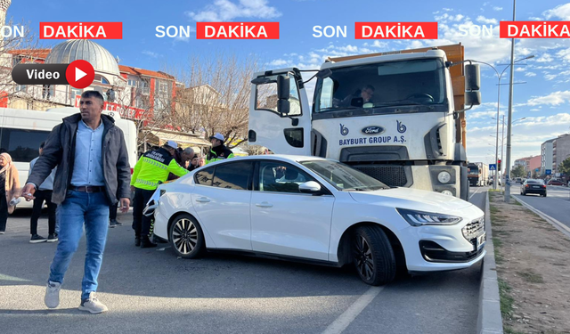 Sivaslı'da Zincirleme Kaza: 3 Araç Çarpıştı