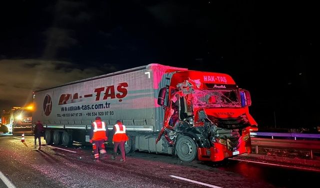 Uşak’ta tırlar çarpıştı; 1 kişi yaralı