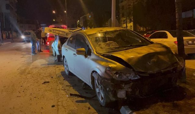 Ara Sokaktan Çıkan Araç Devrildi: 4 Yaralı