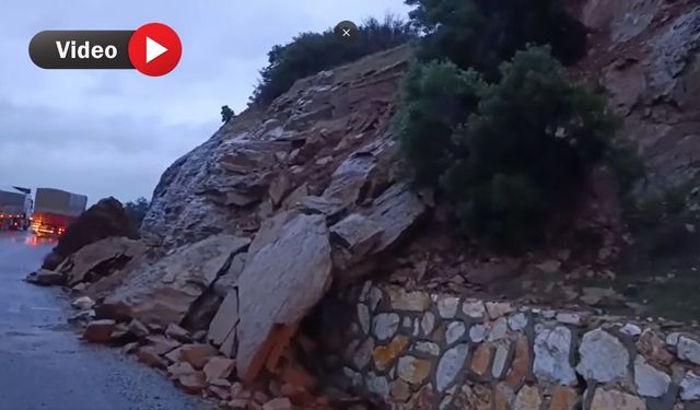 Uşak- İzmir Karayolu’na dev bir kaya yuvarlandı