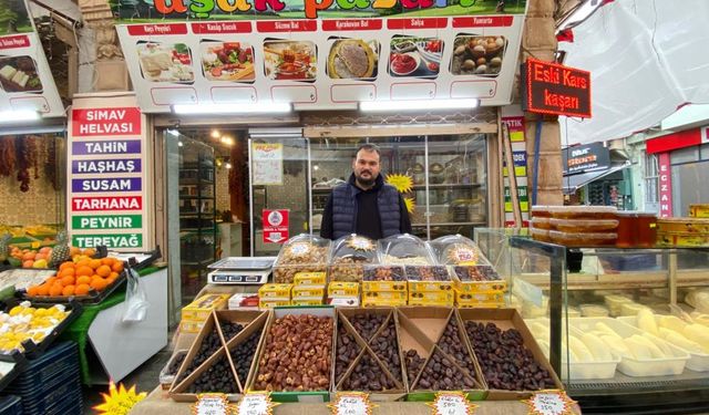 Uşak’ta Ramazan Arefesinde Hurma Tezgâhlarında Durgunluk