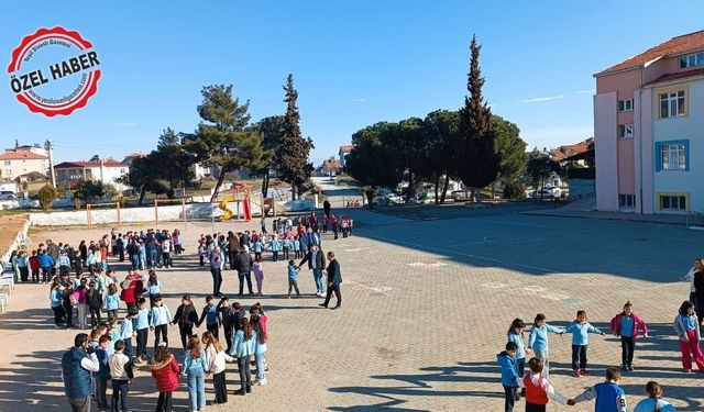 Eşme'deki okullarda başarılı deprem tahliyesi