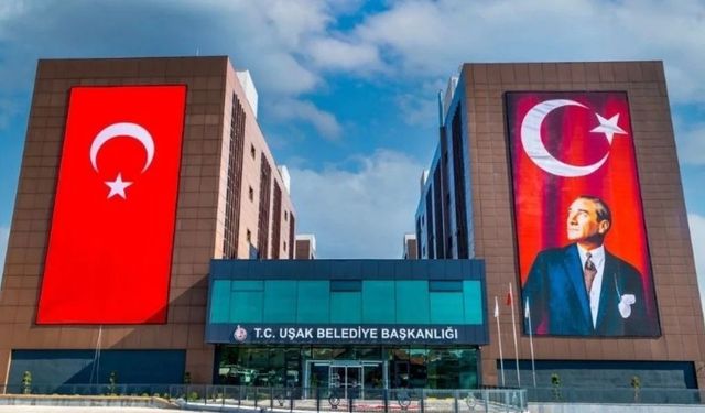 Uşak Belediyesi’nde Taşlar Yerinden Oynadı