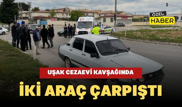 Uşak Cezaevi Kavşağında İki Araç Çarpıştı