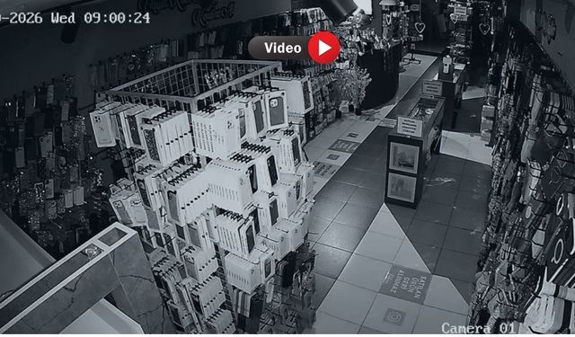 Korku dolu anlar işyeri kamerasına yansıdı