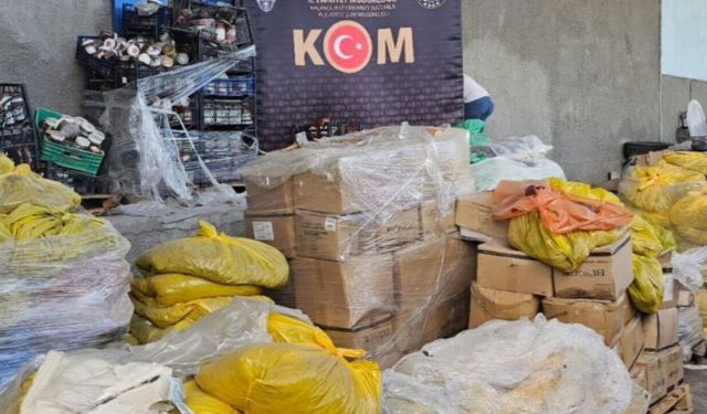 Uşak'ta Tonlarca Bozuk Ve Tarihi Geçmiş Gıda Ele Geçirildi