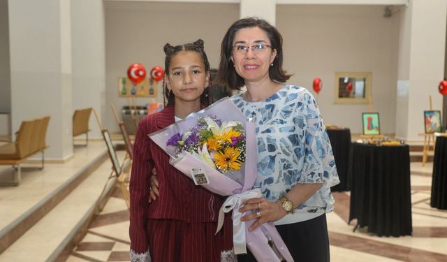 Uşak’ın küçük Ressamı ilk sergisini açtı