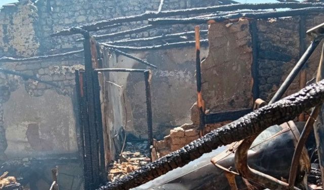 Uşak İnay Köyünde Yangın: Ev Kullanılmaz Hale Geldi