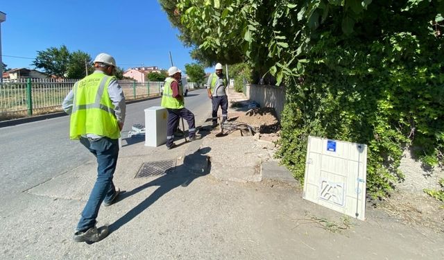 Uşak'ta Eski Elektrik Panoları Sökülüyor