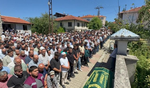 Kazada ölen tır şöförü toprağa verildi