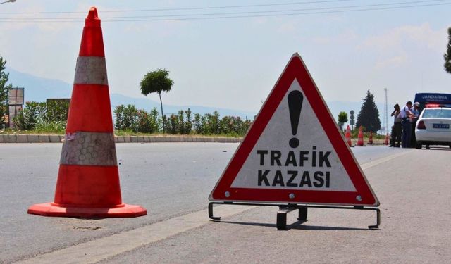 Uşak’ta kamyon traktöre çarptı: 1 kişi yaralandı
