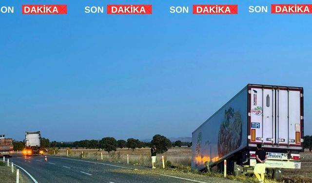 Uşak’ta ilginç kaza: Tır bir yana dorsesi bir yana