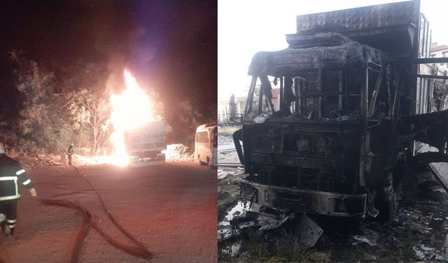 Uşak'ta Malzeme Yüklü Kamyon Küle Döndü