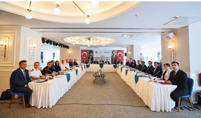 Uşak Valisi Kartal Düzensiz Göç ile Mücadele Toplantısı’na Katıldı