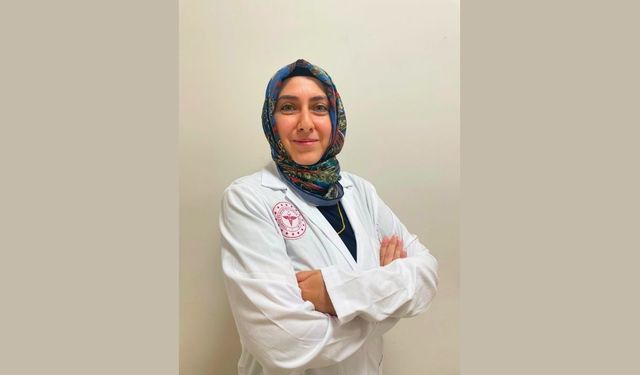 Uşak Sağlık Müdürü Acar Doçent Olan Çalışanını Tebrik Etti