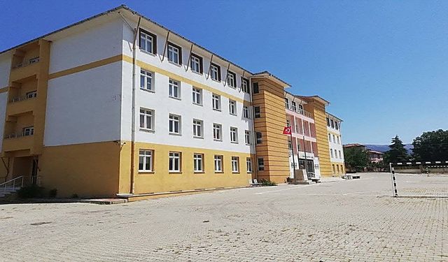 Sivaslı’da Okullarda Büyük Değişim! Müdür Baysal Tüm Detayları Açıkladı