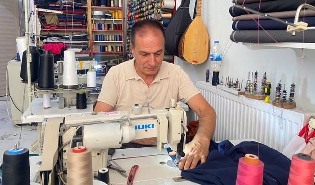 Uşak’ın Terzisi 53 Yıldır Protokolü Giydiriyor